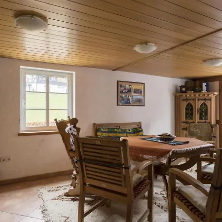 Cosy Holiday In With Garden Ferienhaus